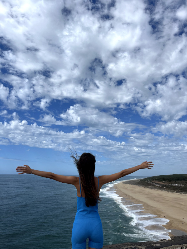 Место самых больших волн Praia Do Norte в поселке Назаре